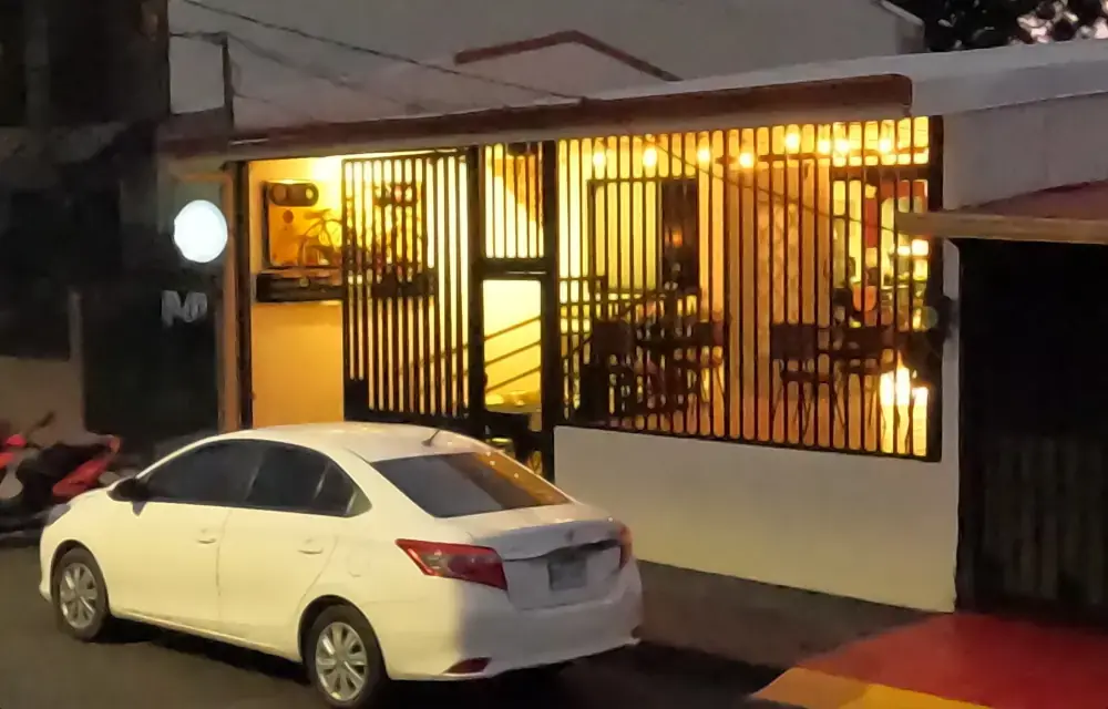 gramos coffee and pastries in Grecia during the night