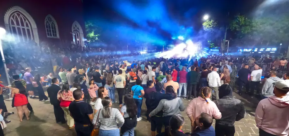 people on concert at the grecia central park costa rica